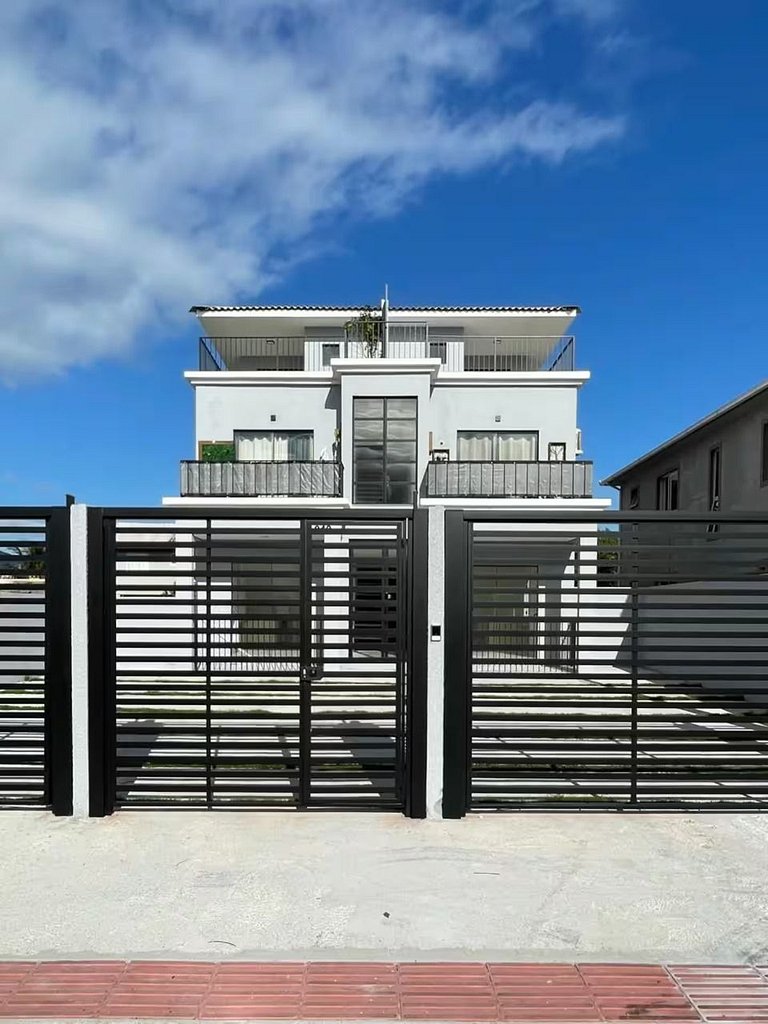 Studio 1 c/ Varanda Priv. • 5min Praia • 1GB Wi-Fi