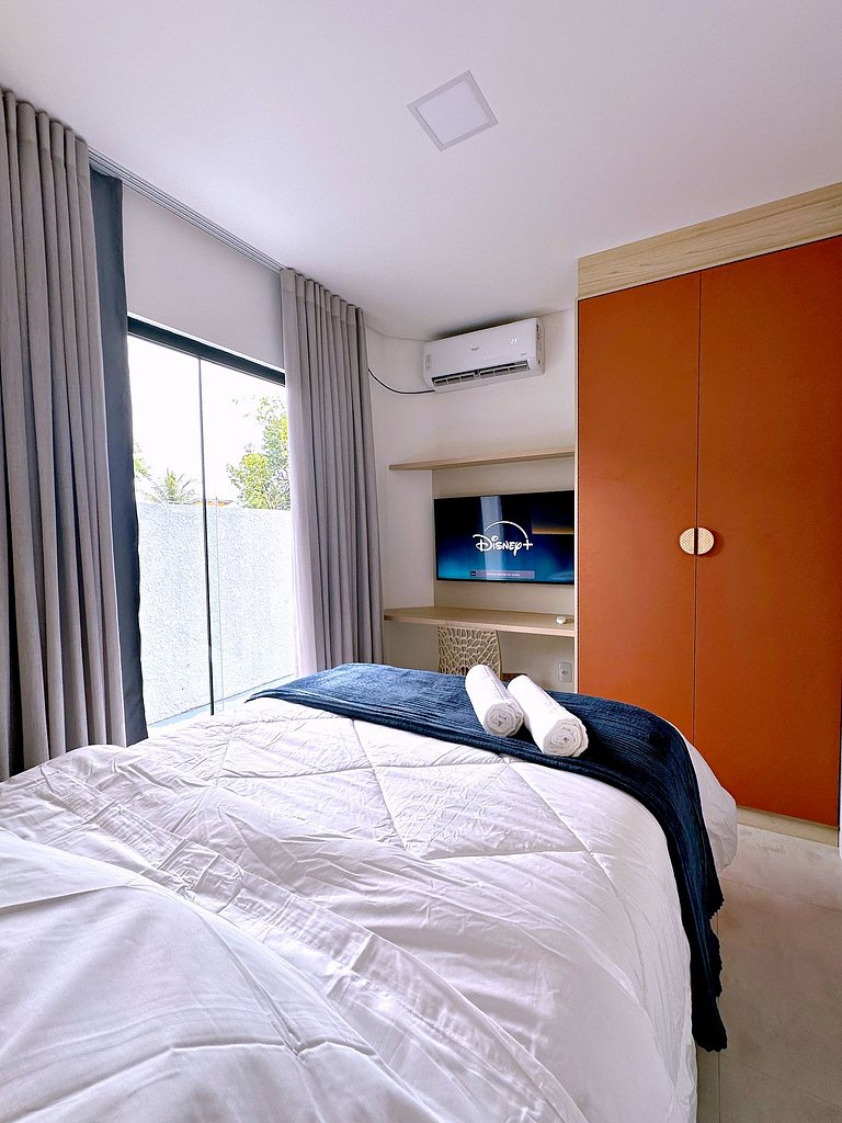 Studio c/ Varanda Priv. | 5min Praia | 1GB Wi-Fi
