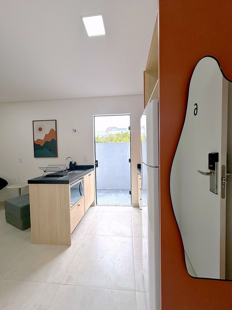 Studio c/ Varanda Priv. | 5min Praia | 1GB Wi-Fi