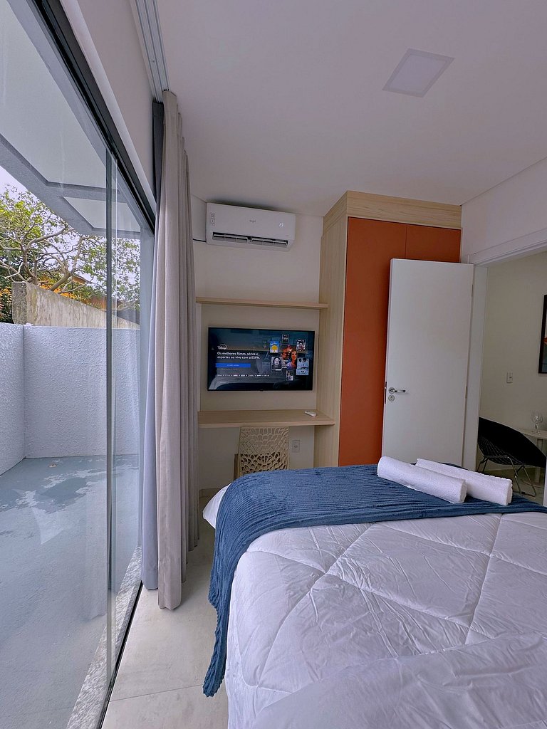 Studio c/ Varanda Priv. | 5min Praia | 1GB Wi-Fi