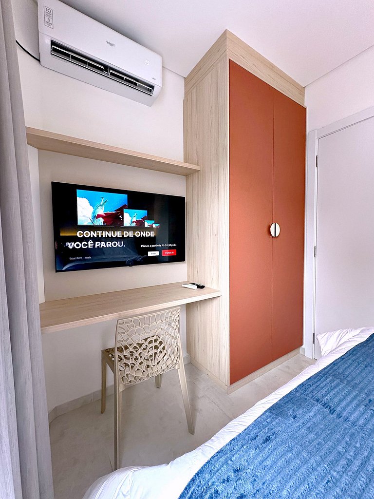 Studio c/ Varanda Priv. | 5min Praia | 1GB Wi-Fi