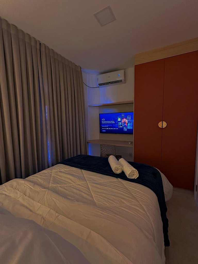 Studio c/ Varanda Priv. | 5min Praia | 1GB Wi-Fi