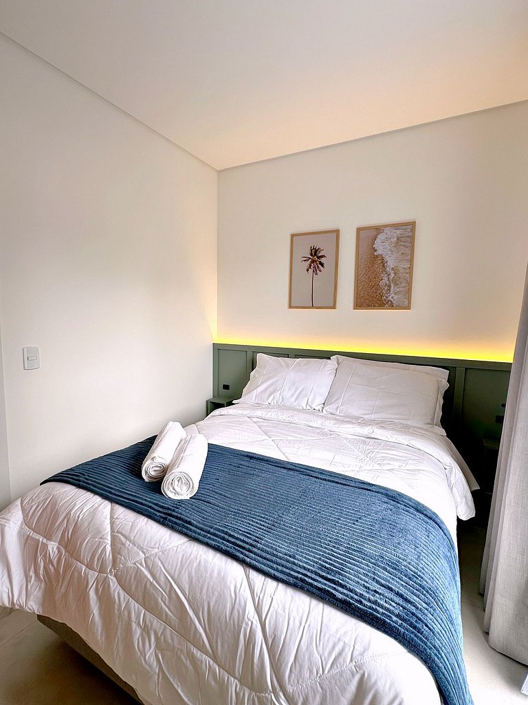 Studio c/ Varanda Priv. | 5min Praia | 1GB Wi-Fi