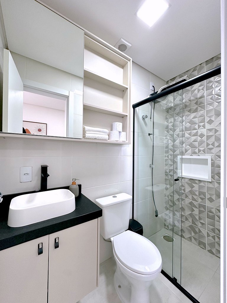 Studio c/ Varanda Priv. | 5min Praia | 1GB Wi-Fi