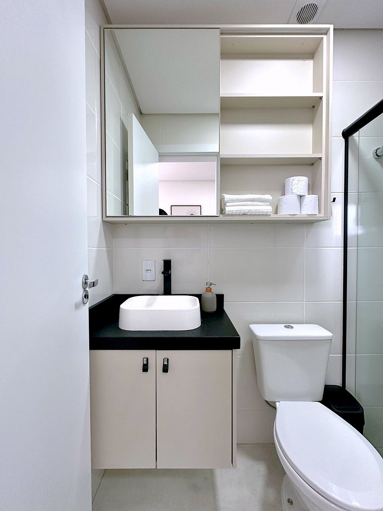 Studio c/ Varanda Priv. | 5min Praia | 1GB Wi-Fi