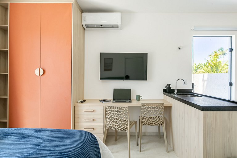 Studio 1 c/ Varanda Priv. • 5min Praia • 1GB Wi-Fi