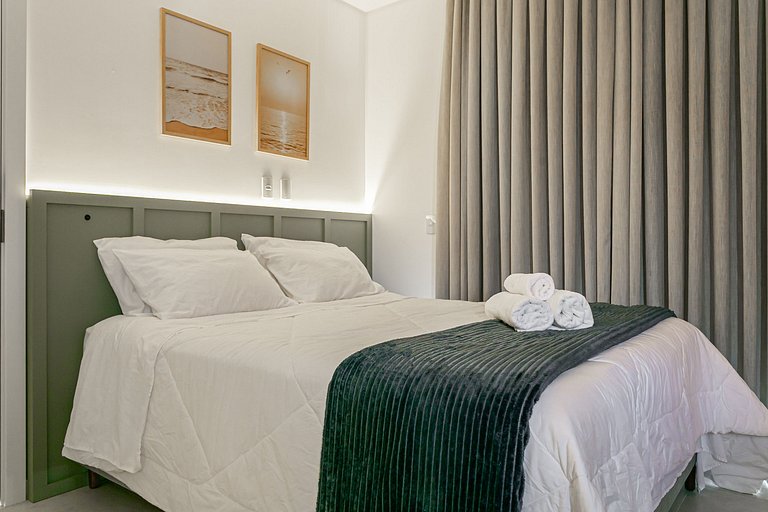 Studio 1 c/ Varanda Priv. • 5min Praia • 1GB Wi-Fi