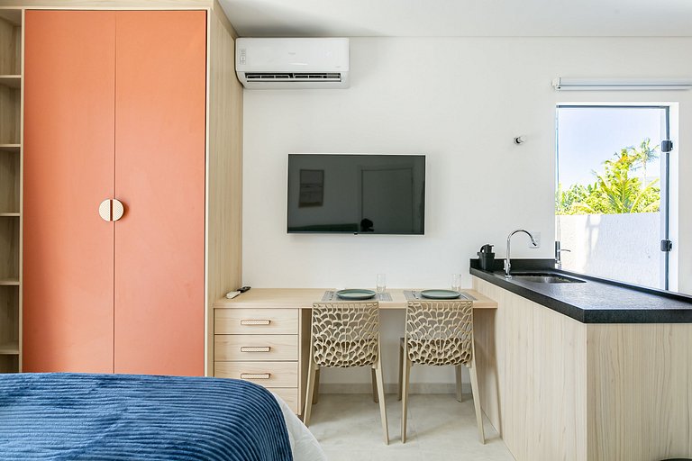 Studio 9 c/ Varanda Priv. • 5min Praia • 1GB Wi-Fi