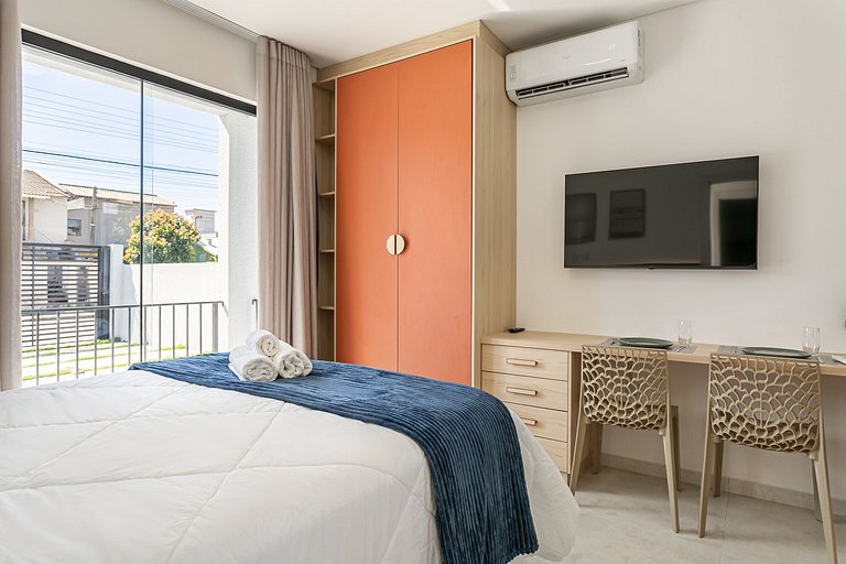 Studio 9 c/ Varanda Priv. • 5min Praia • 1GB Wi-Fi