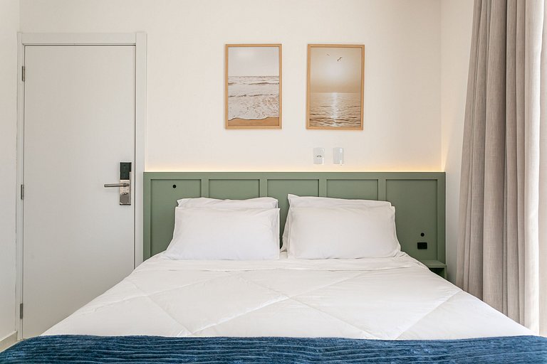 Studio 9 c/ Varanda Priv. • 5min Praia • 1GB Wi-Fi