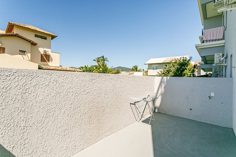 Studio 9 c/ Varanda Priv. • 5min Praia • 1GB Wi-Fi