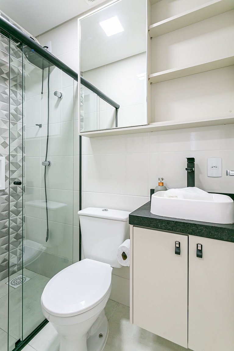 Studio 9 c/ Varanda Priv. • 5min Praia • 1GB Wi-Fi
