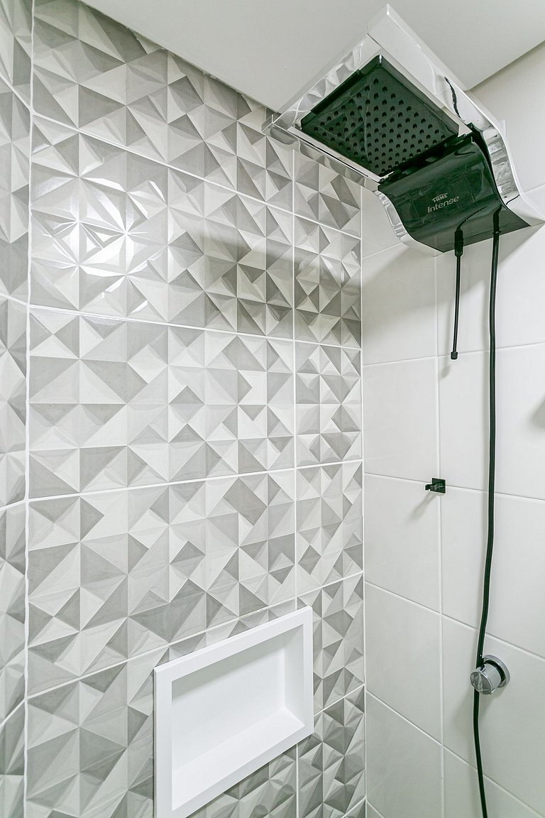 Studio 9 c/ Varanda Priv. • 5min Praia • 1GB Wi-Fi