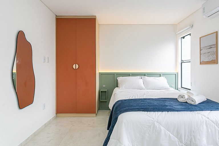 Studio 2 c/ Varanda Priv. • 5min Praia • 1GB Wi-Fi