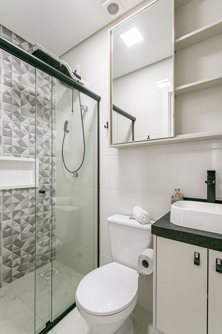 Studio 2 c/ Varanda Priv. • 5min Praia • 1GB Wi-Fi