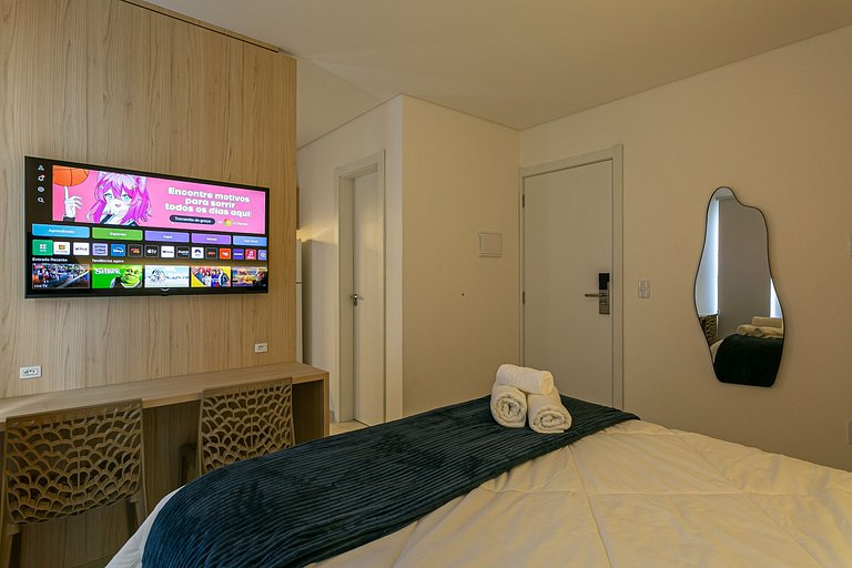Studio 2 c/ Varanda Priv. • 5min Praia • 1GB Wi-Fi