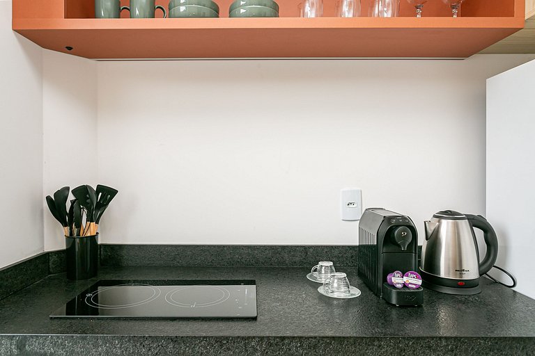 Studio 3 c/ Varanda Priv. • 5min Praia • 1GB Wi-Fi