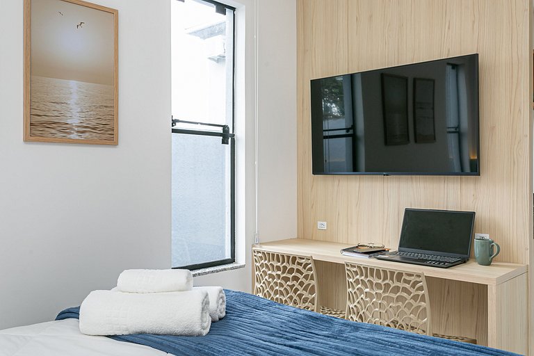 Studio 3 c/ Varanda Priv. • 5min Praia • 1GB Wi-Fi