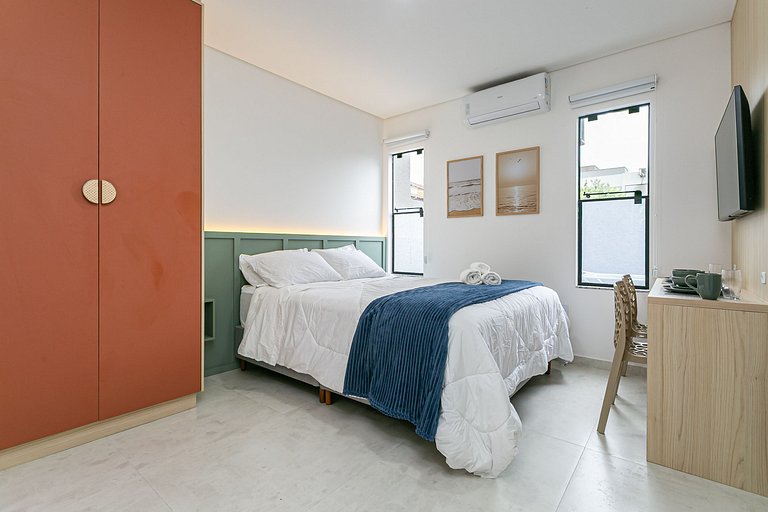 Studio 7 c/ Varanda Priv. • 5min Praia • 1GB Wi-Fi