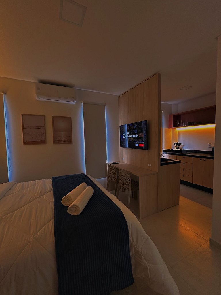 Studio 2 c/ Varanda Priv. • 5min Praia • 1GB Wi-Fi