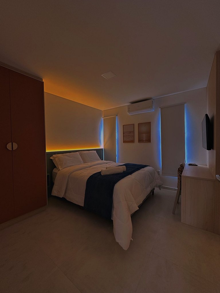Studio 3 c/ Varanda Priv. • 5min Praia • 1GB Wi-Fi