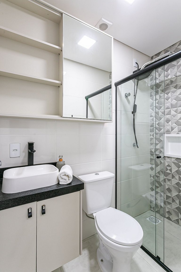 Studio 4 c/ Varanda Priv. • 5min Praia • 1GB Wi-Fi