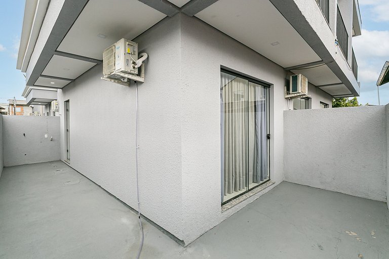Studio 4 c/ Varanda Priv. • 5min Praia • 1GB Wi-Fi