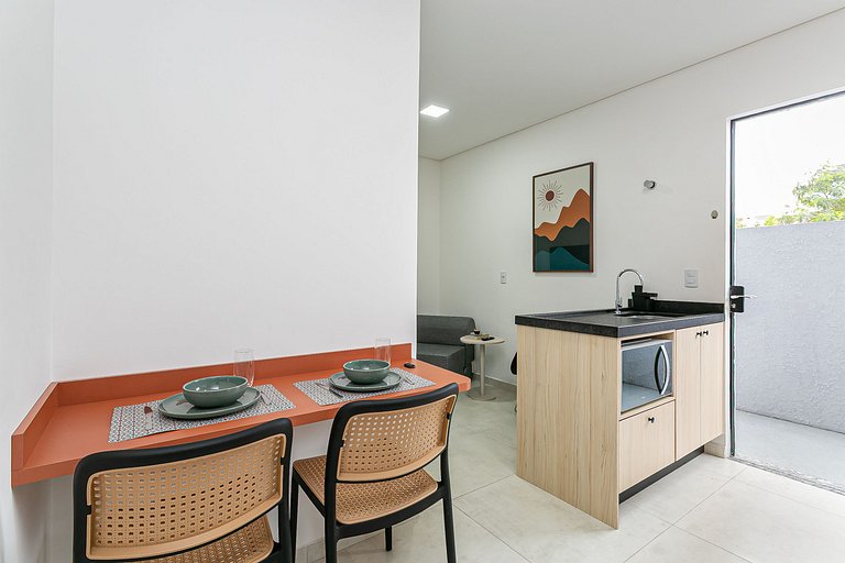 Studio 4 c/ Varanda Priv. • 5min Praia • 1GB Wi-Fi