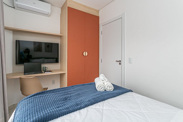 Studio 4 c/ Varanda Priv. • 5min Praia • 1GB Wi-Fi
