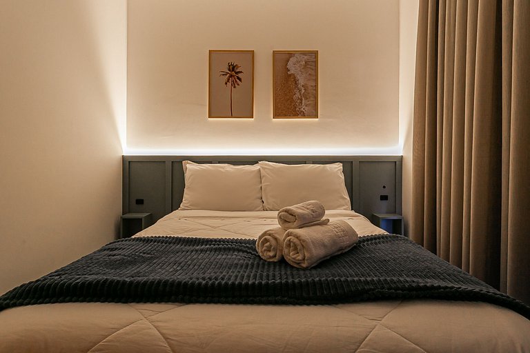 Studio 4 c/ Varanda Priv. • 5min Praia • 1GB Wi-Fi