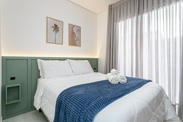 Studio 4 c/ Varanda Priv. • 5min Praia • 1GB Wi-Fi