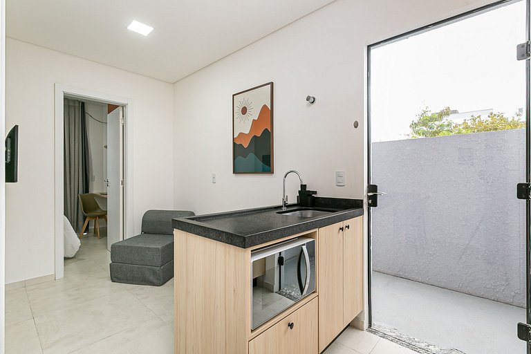 Studio 6 c/ Varanda Priv. • 5min Praia • 1GB Wi-Fi