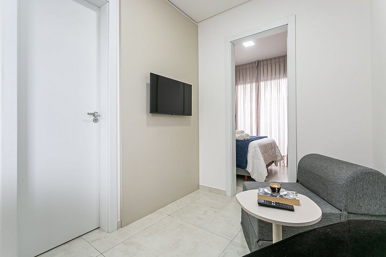 Studio 6 c/ Varanda Priv. • 5min Praia • 1GB Wi-Fi